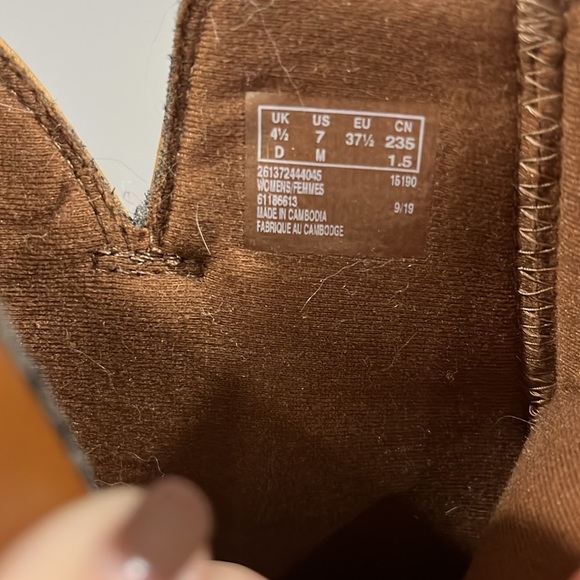 Clarks distressed heeled booties - Picture 4 of 5